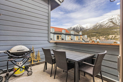 Lady Mac Hydeaway