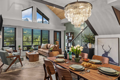 AlpenPeak Hydeaway