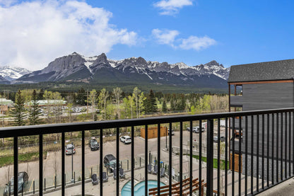 AlpenPeak Hydeaway